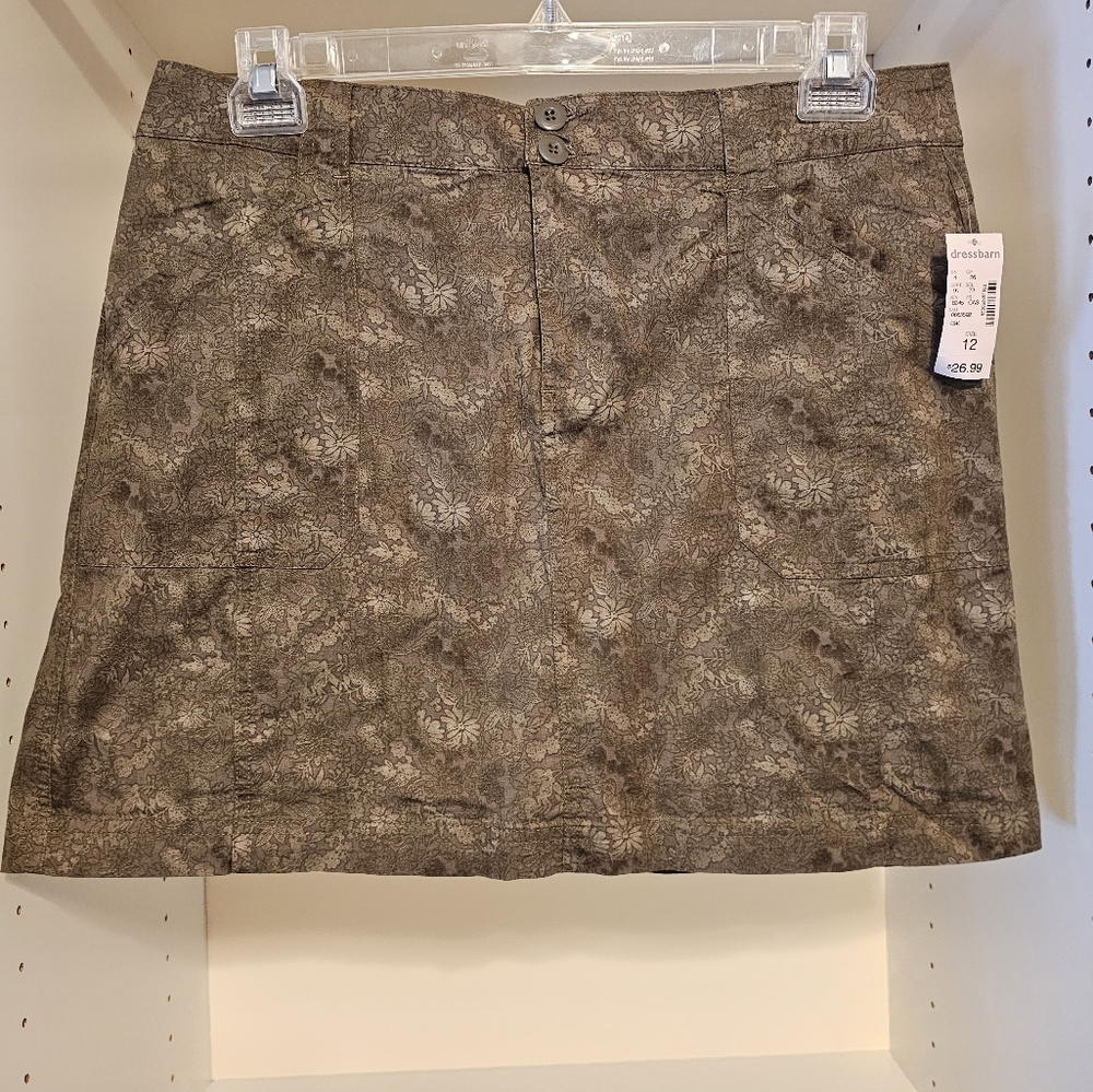 Dress Barn Brand new with tags Skort size 12 in green
